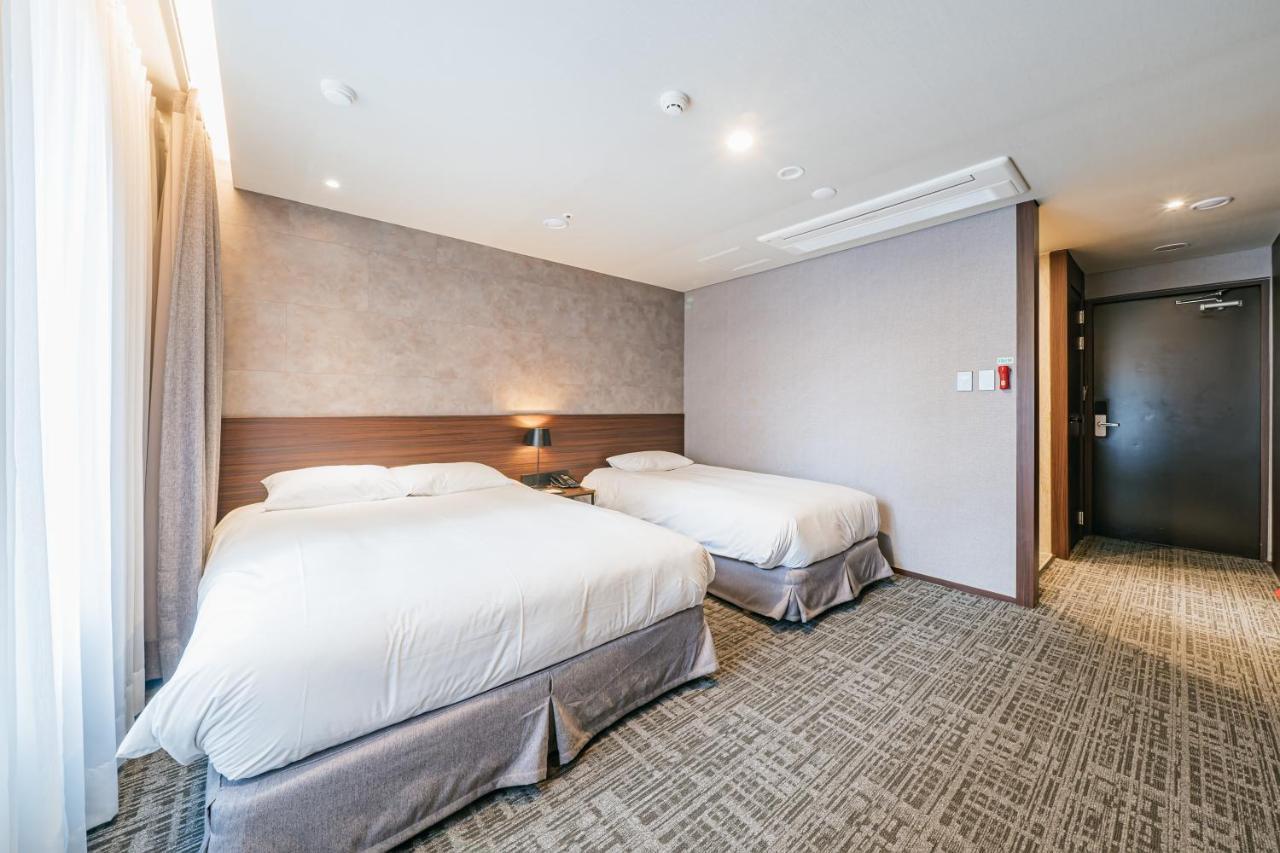 Hotel With City Jeju Buitenkant foto