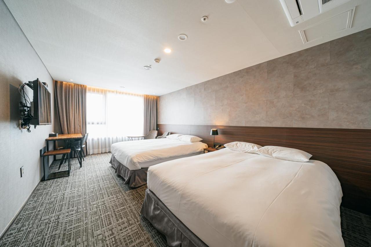 Hotel With City Jeju Buitenkant foto