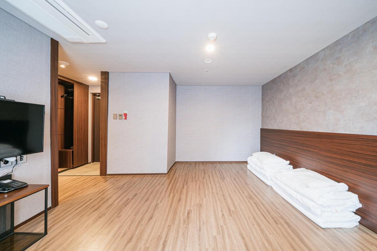 Hotel With City Jeju Buitenkant foto