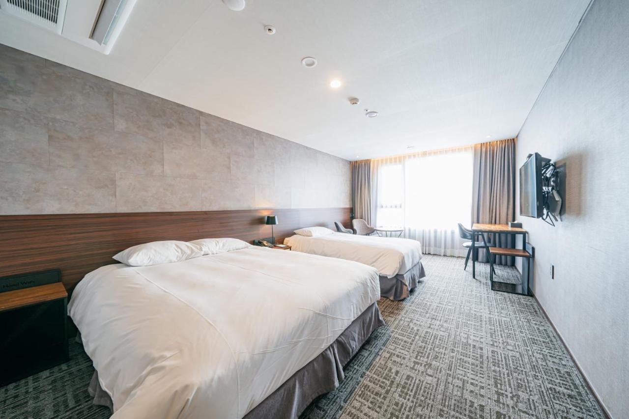 Hotel With City Jeju Buitenkant foto