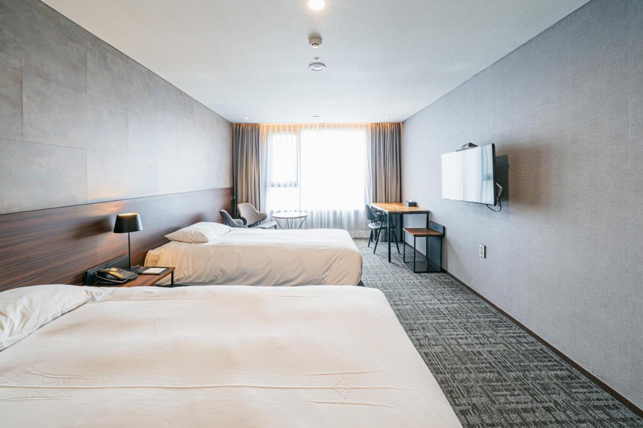 Hotel With City Jeju Buitenkant foto