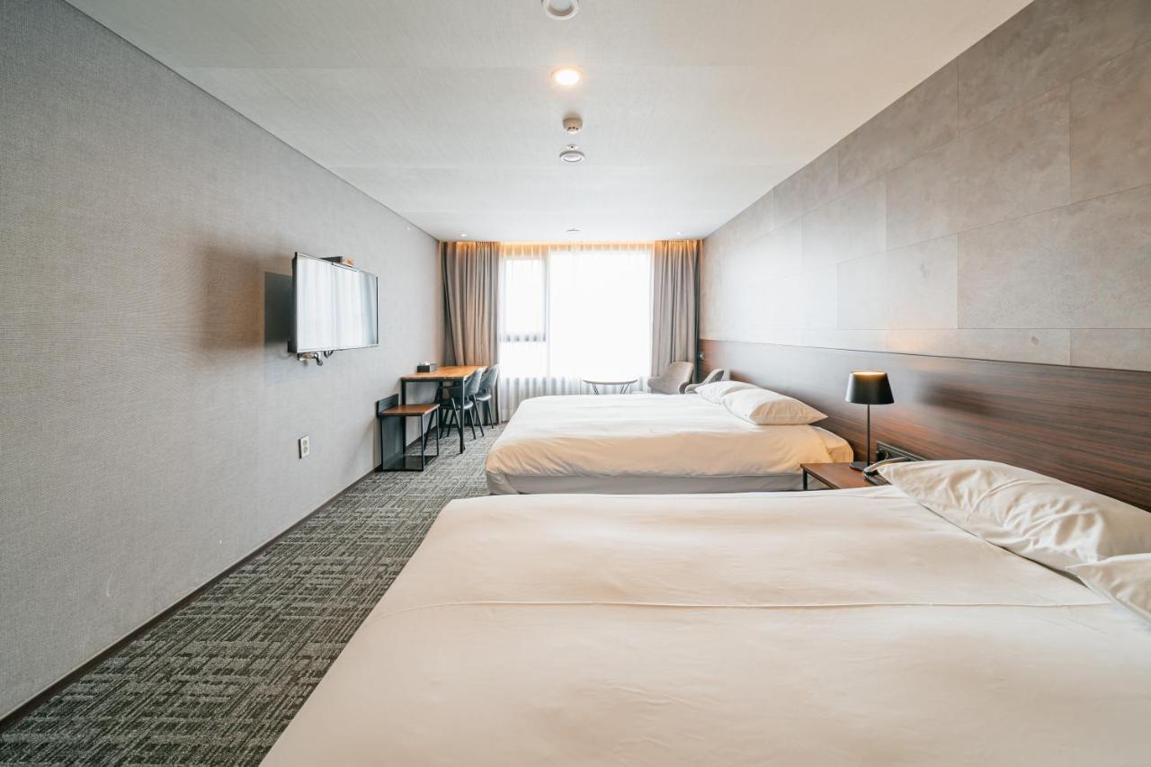 Hotel With City Jeju Buitenkant foto