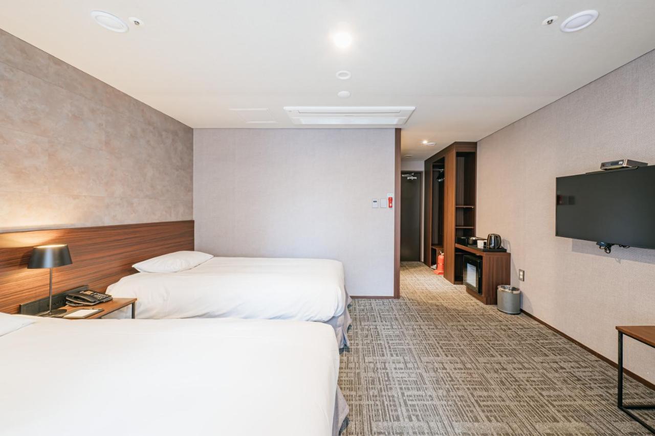 Hotel With City Jeju Buitenkant foto