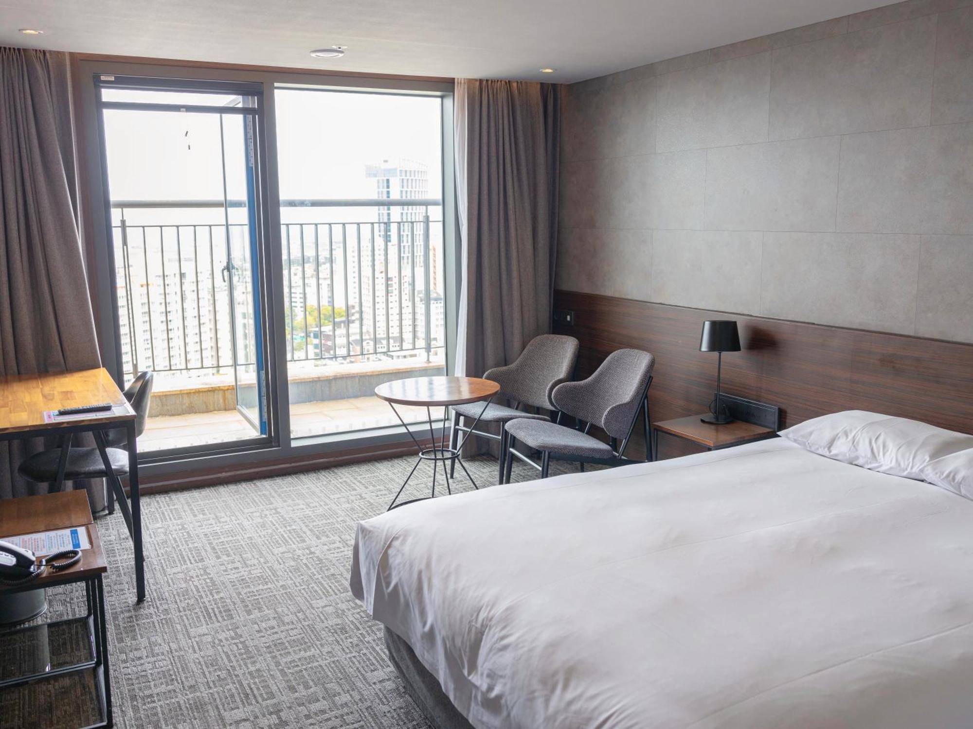 Hotel With City Jeju Buitenkant foto