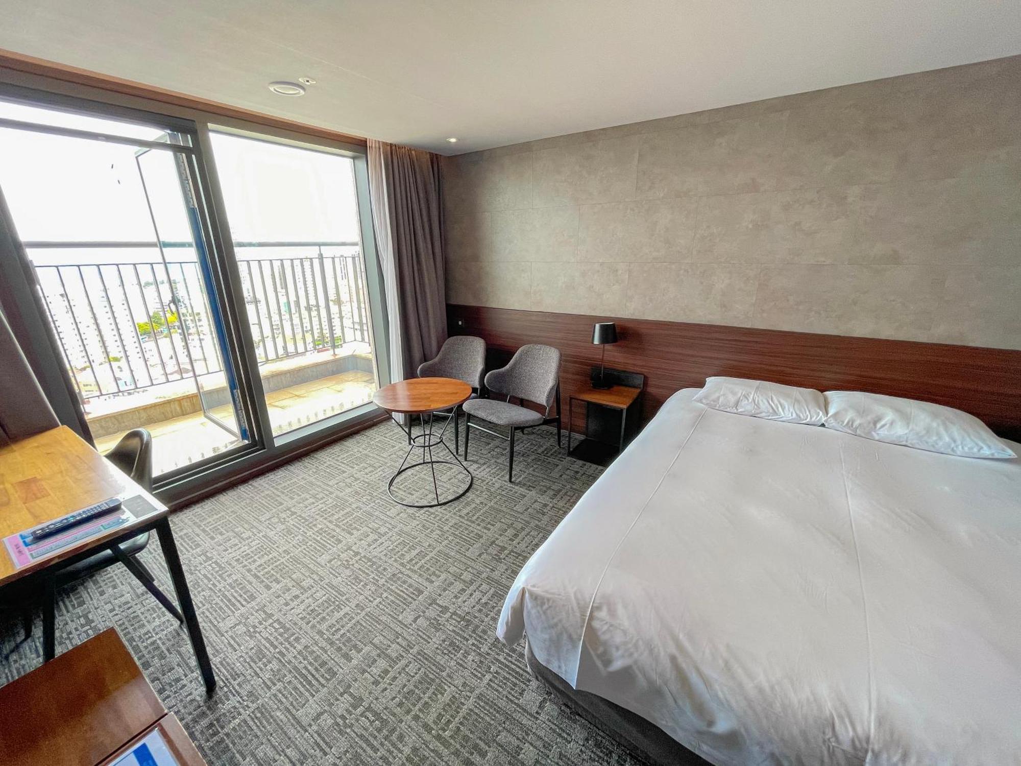 Hotel With City Jeju Buitenkant foto
